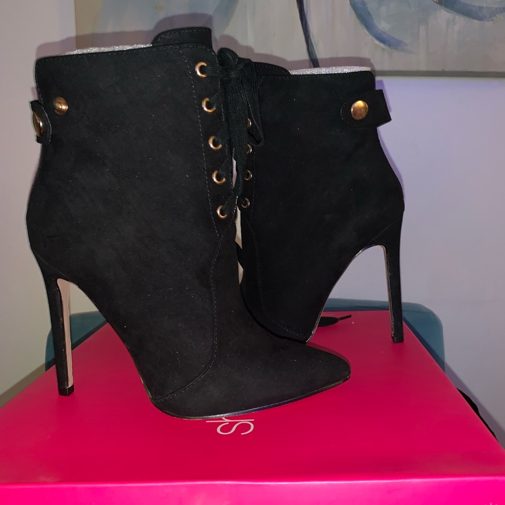 BOOTIES